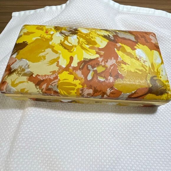 Vintage Floral  Travel jewelry box. Gold satin lid interior with gold velvet - Picture 1 of 9